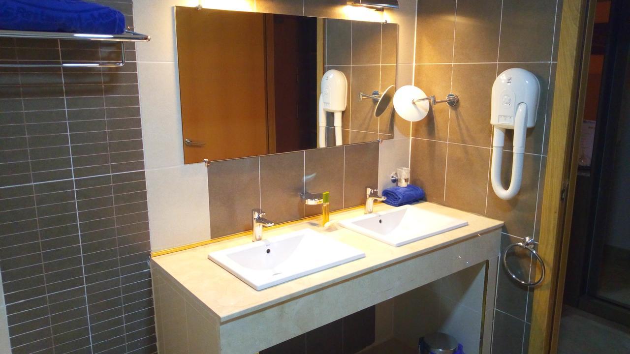 Hotel Le Petit Bateau Conakry Exterior photo
